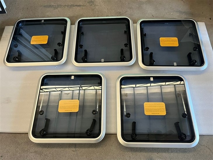 Marine Hardware Aluminum Rectangular Sky Light Window For Yacht Boat Shipping Ferry Vessel suppliers